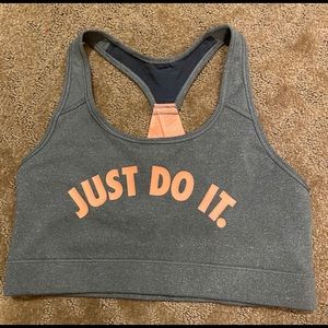Nike Sports Bra Med. Never worn! A must have!